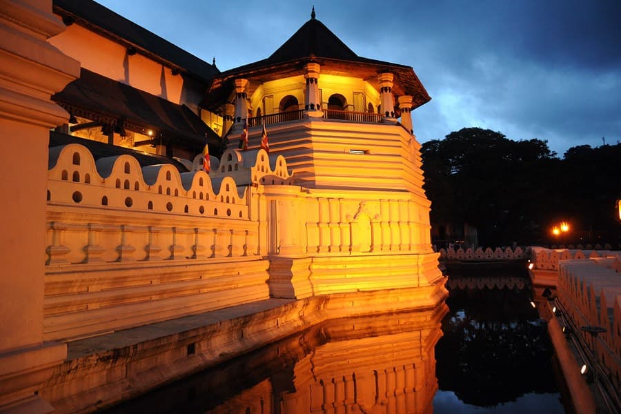 Temple of the Sacred Tooth Relic illuminated at dusk